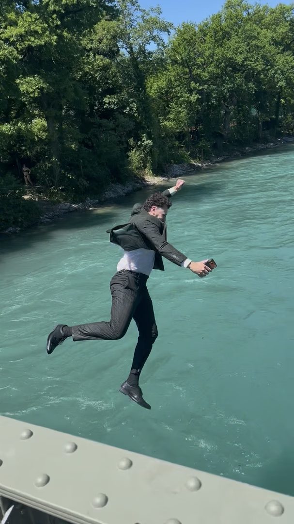 Sprung in die Aare beim Dreh für MoneyBärn